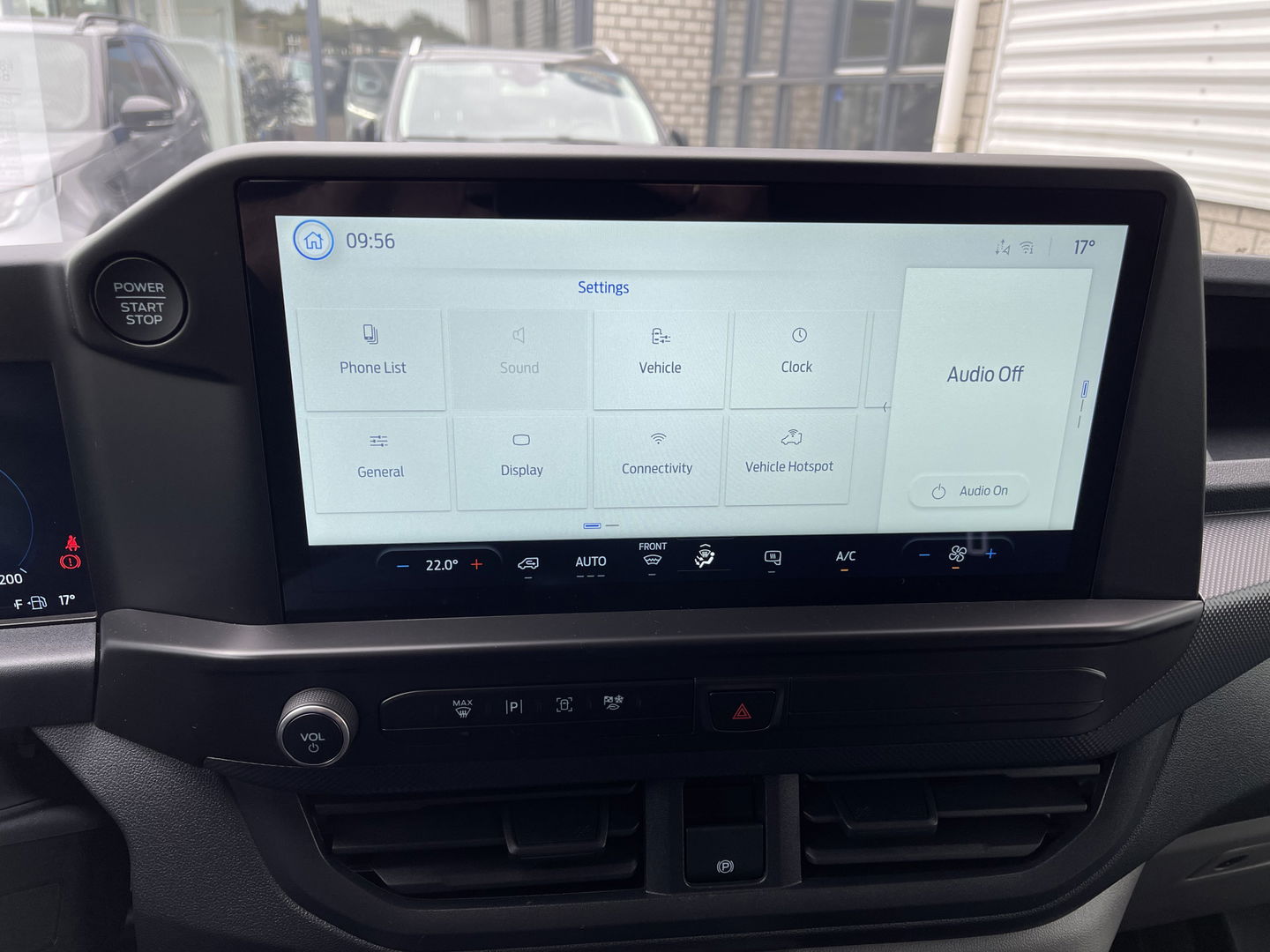 Ford Transit Custom 340 2.0 TDCI L2H1 Trend DC 6 persoons / NIEUW / bpm vrij / rijklaar € 39.950 ex btw / lease vanaf € 715 / direct leverbaar / airco / cruise / apple carplay / camera / magnetic grey metallic