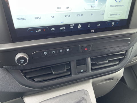 Ford Transit Custom 340 2.0 TDCI L2H1 Trend DC 6 persoons / NIEUW / bpm vrij / rijklaar € 39.950 ex btw / lease vanaf € 715 / direct leverbaar / airco / cruise / apple carplay / camera / magnetic grey metallic