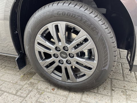 Ford Transit Custom 340 2.0 TDCI L2H1 Trend DC 6 persoons / NIEUW / bpm vrij / rijklaar € 39.950 ex btw / lease vanaf € 715 / direct leverbaar / airco / cruise / apple carplay / camera / magnetic grey metallic