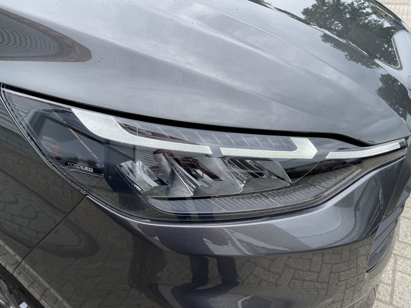 Ford Transit Custom 340 2.0 TDCI L2H1 Trend DC 6 persoons / NIEUW / bpm vrij / rijklaar € 39.950 ex btw / lease vanaf € 715 / direct leverbaar / airco / cruise / apple carplay / camera / magnetic grey metallic