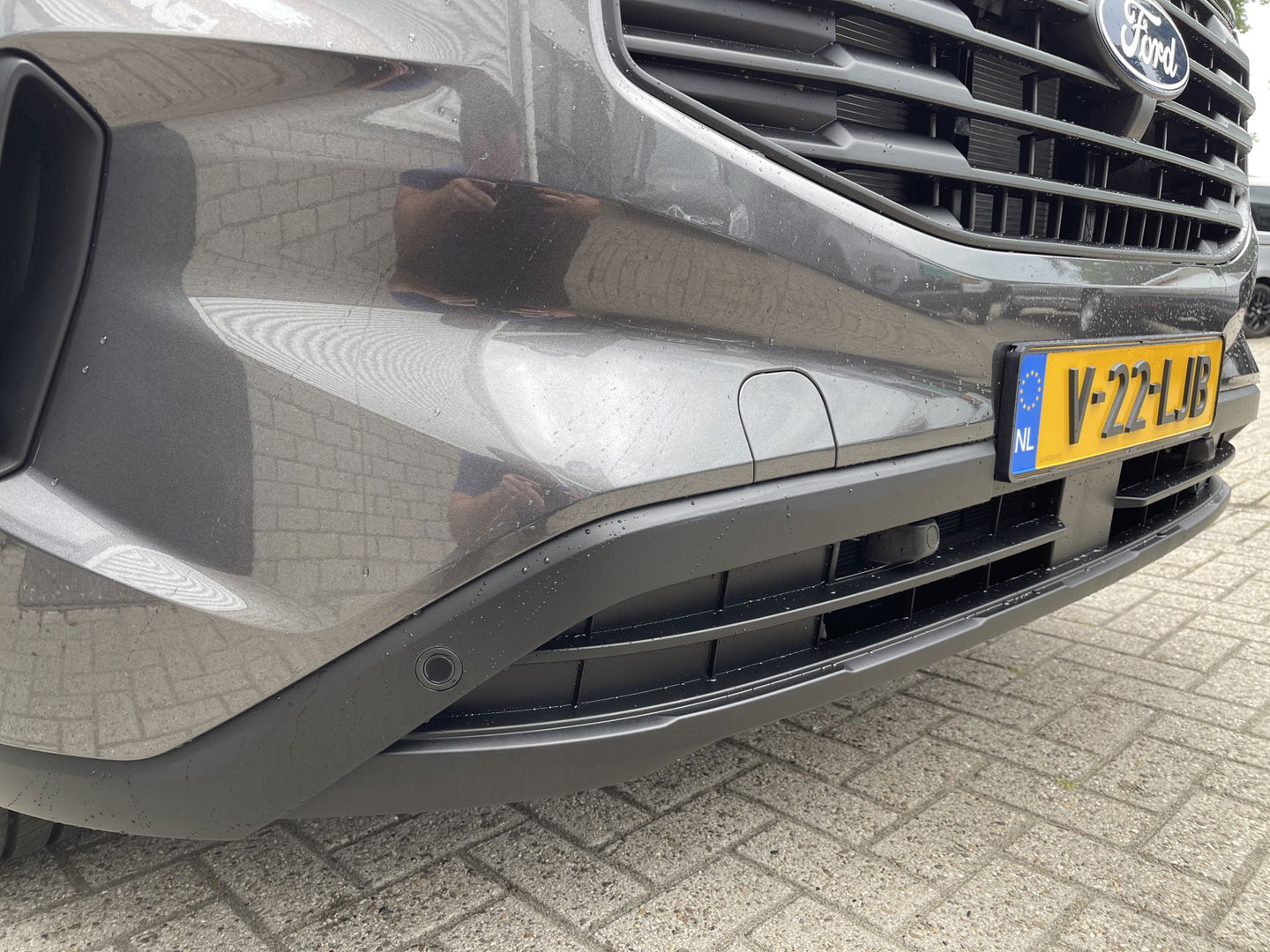 Ford Transit Custom 340 2.0 TDCI L2H1 Trend DC 6 persoons / NIEUW / bpm vrij / rijklaar € 39.950 ex btw / lease vanaf € 715 / direct leverbaar / airco / cruise / apple carplay / camera / magnetic grey metallic