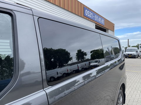 Ford Transit Custom 340 2.0 TDCI L2H1 Trend DC 6 persoons / NIEUW / bpm vrij / rijklaar € 39.950 ex btw / lease vanaf € 715 / direct leverbaar / airco / cruise / apple carplay / camera / magnetic grey metallic