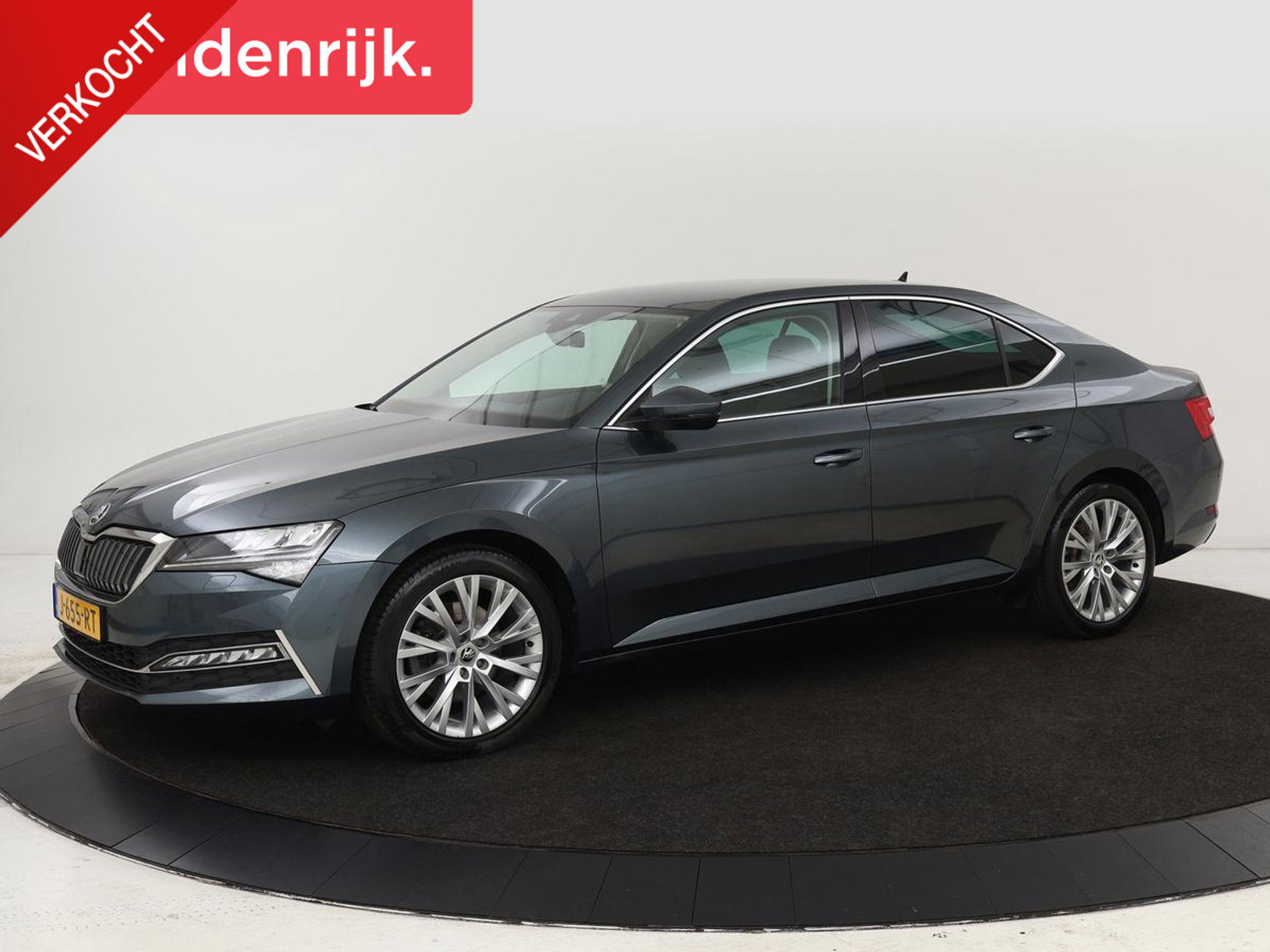 Škoda Superb 1.4 TSI iV Business Edition Plus | Camera | Adaptive cruise | Memory seats | Carplay | Stoelverwarming| Navigatie | Alcantara | Keyless