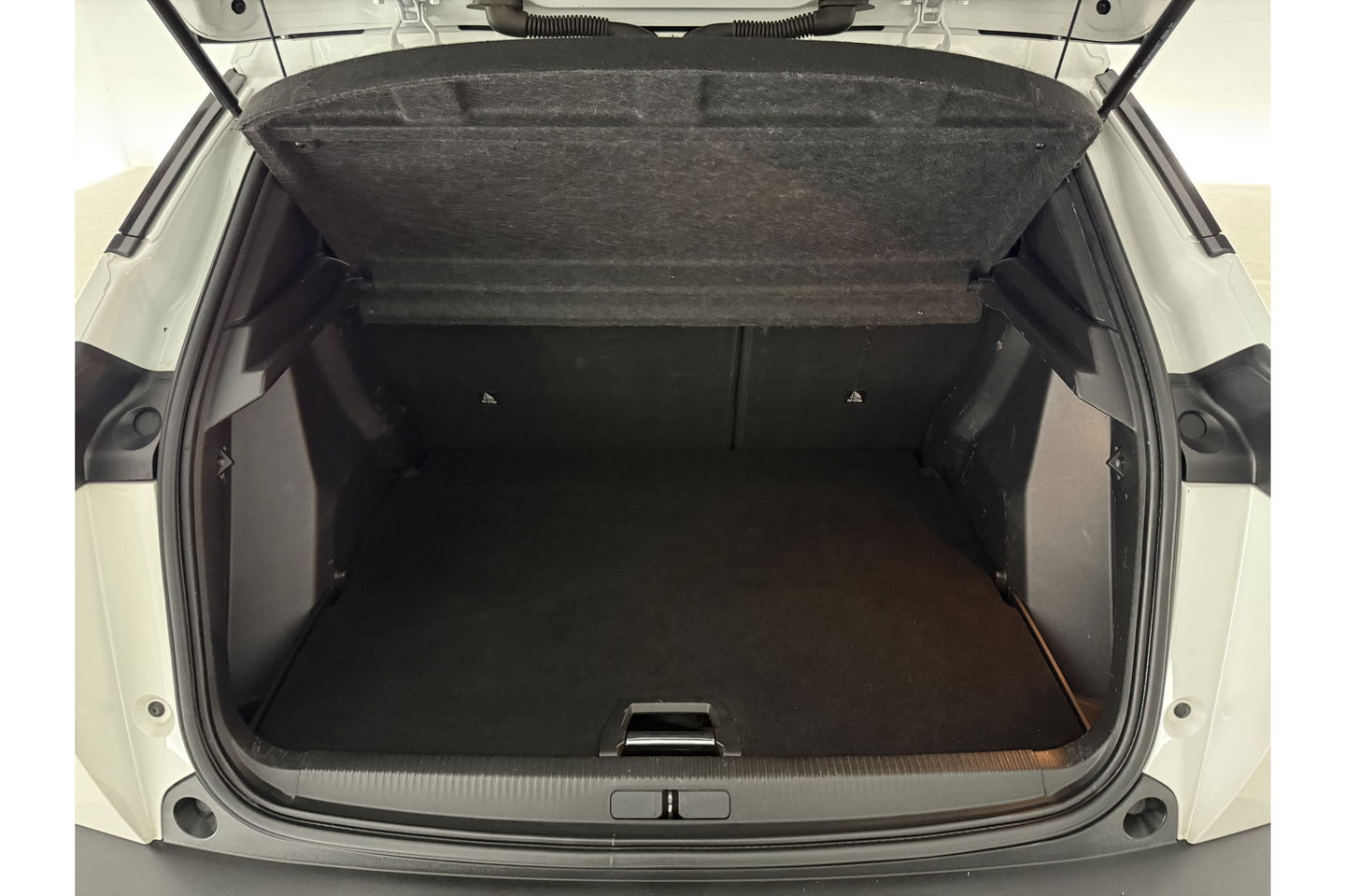 Peugeot 2008 1.2 PureTech 360 Camera LED Virtual Trekhaak Parelmoer Carplay Clima Cruise Navi 18"LMV PDC