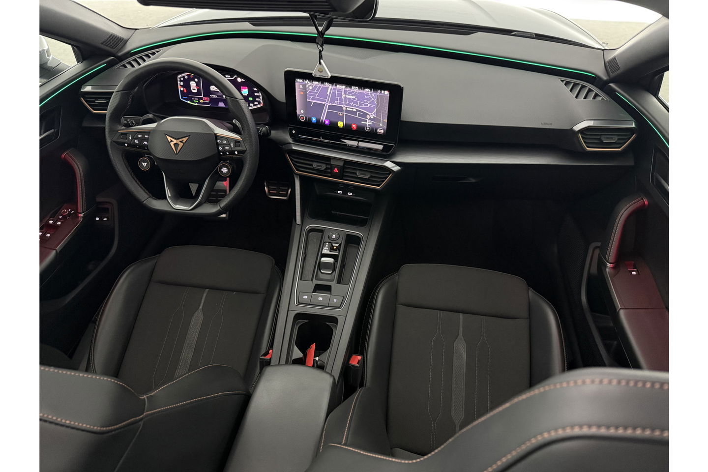 CUPRA Leon Sportstourer 1.4 e-Hybrid VZ Performance 245PK Pano Memory Sfeerverl. LED Camera Carplay Virtual Clima Cruise 19"LMV Navi PDC