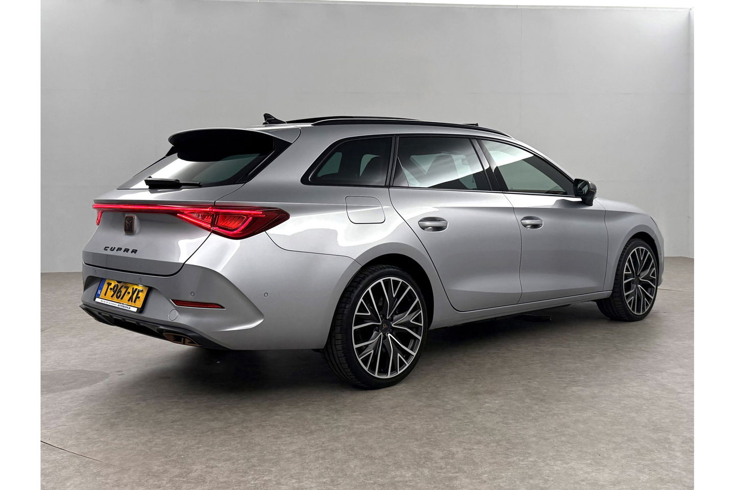 CUPRA Leon Sportstourer 1.4 e-Hybrid VZ Performance 245PK Pano Memory Sfeerverl. LED Camera Carplay Virtual Clima Cruise 19"LMV Navi PDC