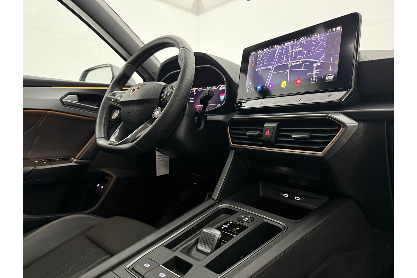 CUPRA Leon Sportstourer 1.4 e-Hybrid VZ Performance 245PK Pano Memory Sfeerverl. LED Camera Carplay Virtual Clima Cruise 19"LMV Navi PDC
