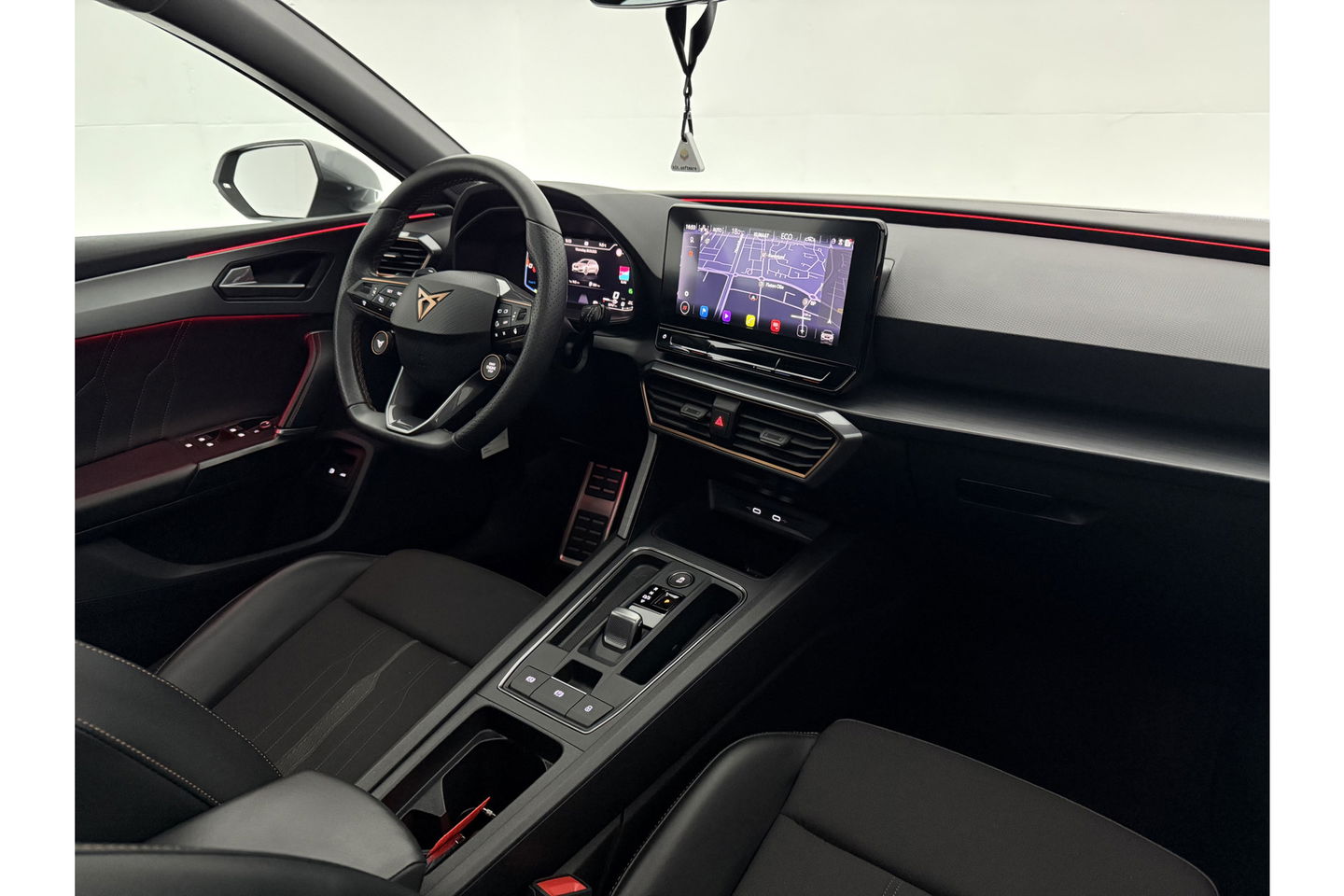 CUPRA Leon Sportstourer 1.4 e-Hybrid VZ Performance 245PK Pano Memory Sfeerverl. LED Camera Carplay Virtual Clima Cruise 19"LMV Navi PDC