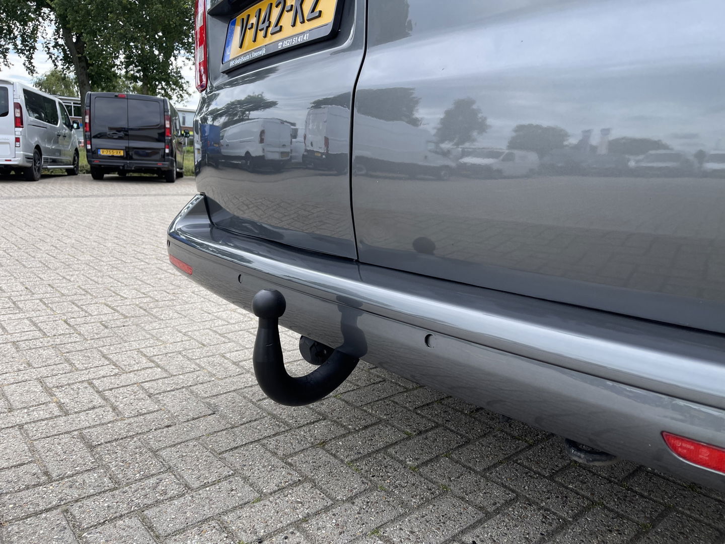 Volkswagen Transporter 2.0 TDI 150pk L2H1 Comfortline / vaste prijs rijklaar € 17.950 ex btw / lease vanaf € 302 / euro 6 diesel / bpm vrij / 20 inch wielen / trekhaak / Bott ingerichte laadruimte !