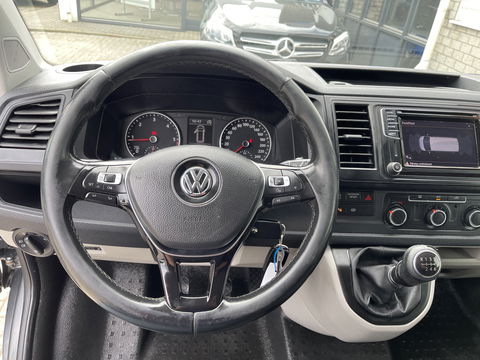 Volkswagen Transporter 2.0 TDI 150pk L2H1 Comfortline / vaste prijs rijklaar € 17.950 ex btw / lease vanaf € 302 / euro 6 diesel / bpm vrij / 20 inch wielen / trekhaak / Bott ingerichte laadruimte !