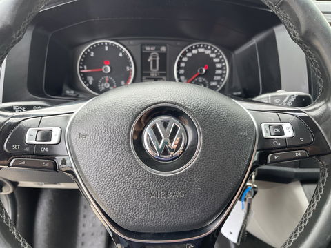 Volkswagen Transporter 2.0 TDI 150pk L2H1 Comfortline / vaste prijs rijklaar € 17.950 ex btw / lease vanaf € 302 / euro 6 diesel / bpm vrij / 20 inch wielen / trekhaak / Bott ingerichte laadruimte !