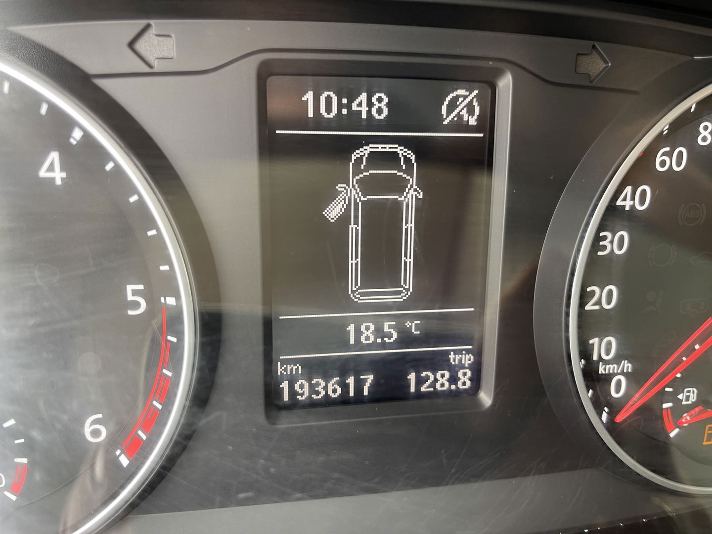 Volkswagen Transporter 2.0 TDI 150pk L2H1 Comfortline / vaste prijs rijklaar € 17.950 ex btw / lease vanaf € 302 / euro 6 diesel / bpm vrij / 20 inch wielen / trekhaak / Bott ingerichte laadruimte !
