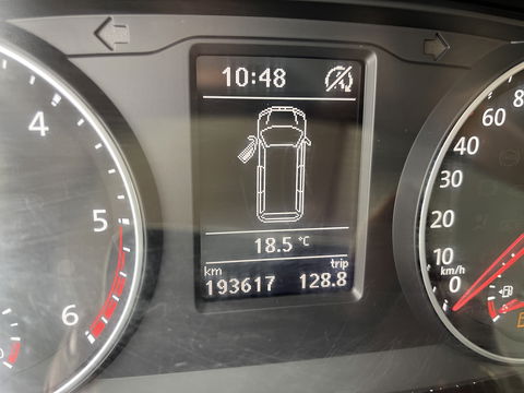 Volkswagen Transporter 2.0 TDI 150pk L2H1 Comfortline / vaste prijs rijklaar € 17.950 ex btw / lease vanaf € 302 / euro 6 diesel / bpm vrij / 20 inch wielen / trekhaak / Bott ingerichte laadruimte !