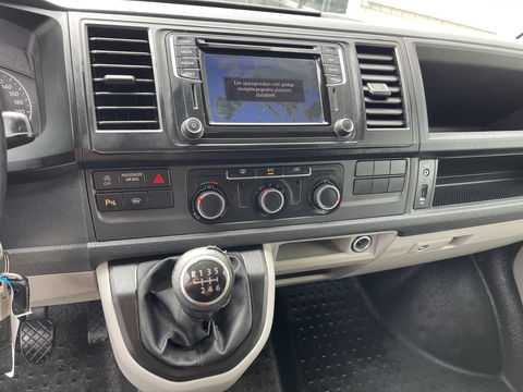 Volkswagen Transporter 2.0 TDI 150pk L2H1 Comfortline / vaste prijs rijklaar € 17.950 ex btw / lease vanaf € 302 / euro 6 diesel / bpm vrij / 20 inch wielen / trekhaak / Bott ingerichte laadruimte !