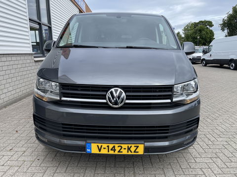 Volkswagen Transporter 2.0 TDI 150pk L2H1 Comfortline / vaste prijs rijklaar € 17.950 ex btw / lease vanaf € 302 / euro 6 diesel / bpm vrij / 20 inch wielen / trekhaak / Bott ingerichte laadruimte !