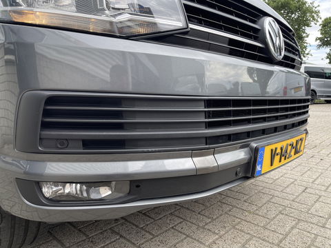 Volkswagen Transporter 2.0 TDI 150pk L2H1 Comfortline / vaste prijs rijklaar € 17.950 ex btw / lease vanaf € 302 / euro 6 diesel / bpm vrij / 20 inch wielen / trekhaak / Bott ingerichte laadruimte !
