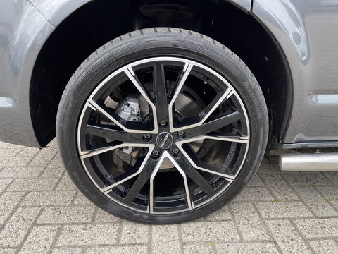 Volkswagen Transporter 2.0 TDI 150pk L2H1 Comfortline / vaste prijs rijklaar € 17.950 ex btw / lease vanaf € 302 / euro 6 diesel / bpm vrij / 20 inch wielen / trekhaak / Bott ingerichte laadruimte !