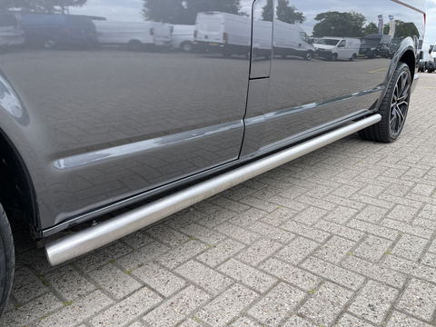 Volkswagen Transporter 2.0 TDI 150pk L2H1 Comfortline / vaste prijs rijklaar € 17.950 ex btw / lease vanaf € 302 / euro 6 diesel / bpm vrij / 20 inch wielen / trekhaak / Bott ingerichte laadruimte !
