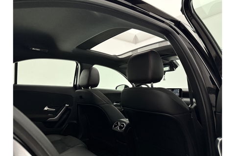Mercedes-Benz A-Klasse 200 AMG 164PK Pano LED Virtual Clima Cruise Camera Carplay Navi PDC 18"LMV