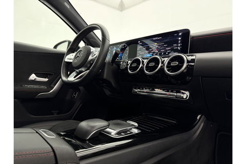 Mercedes-Benz A-Klasse 200 AMG 164PK Pano LED Virtual Clima Cruise Camera Carplay Navi PDC 18"LMV
