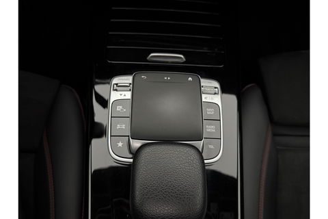 Mercedes-Benz A-Klasse 200 AMG 164PK Pano LED Virtual Clima Cruise Camera Carplay Navi PDC 18"LMV