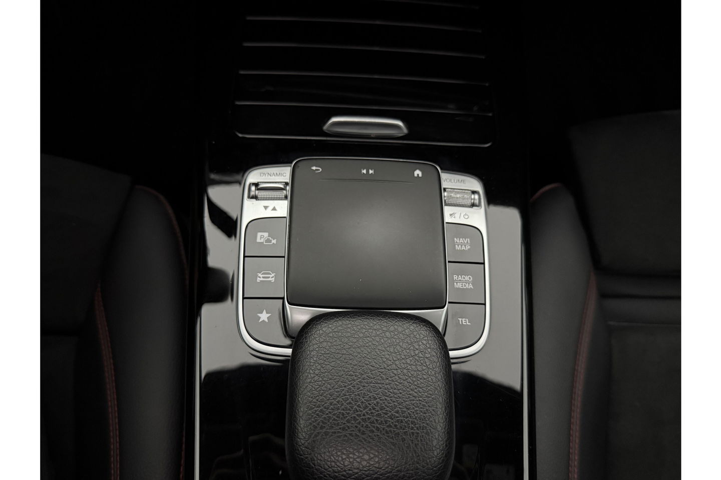 Mercedes-Benz A-Klasse 200 AMG 164PK Pano LED Virtual Clima Cruise Camera Carplay Navi PDC 18"LMV
