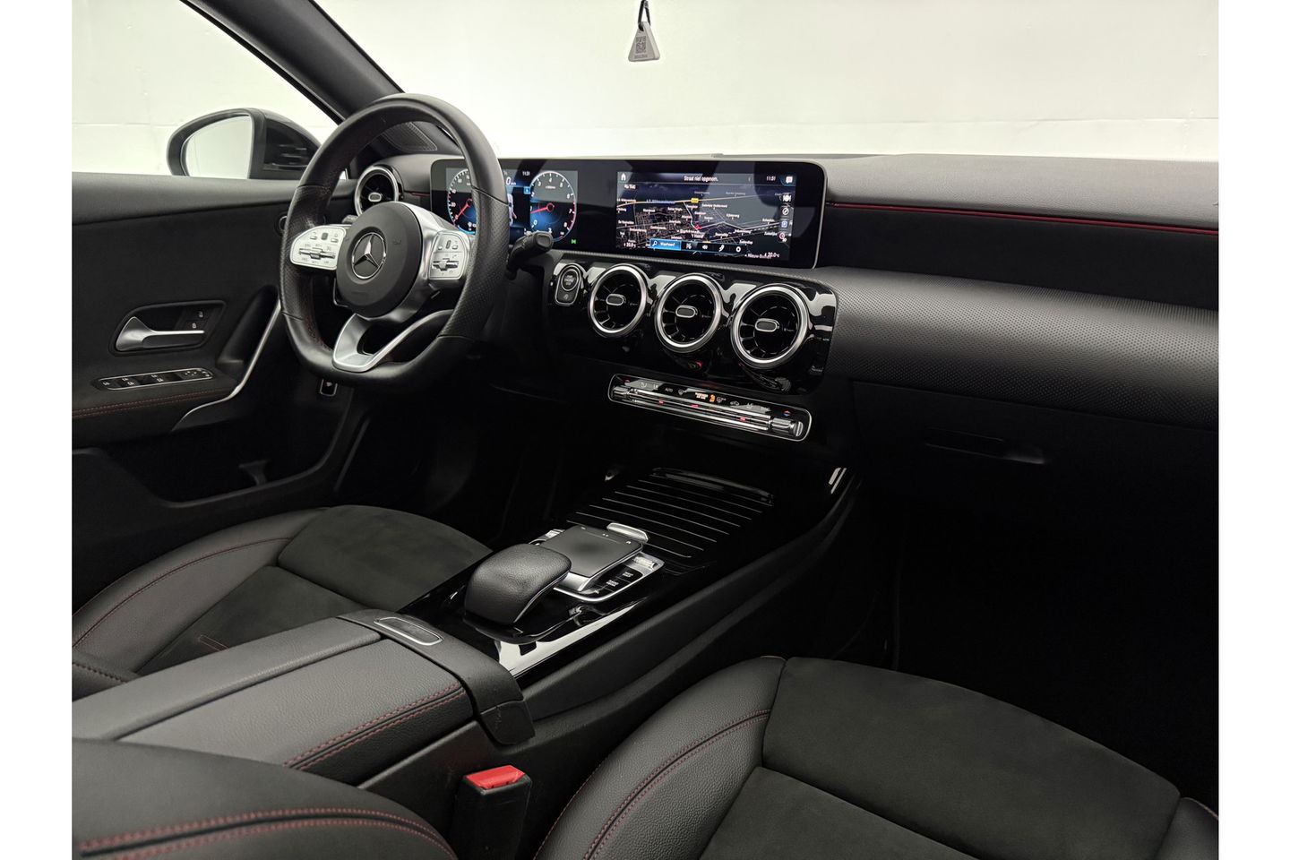 Mercedes-Benz A-Klasse 200 AMG 164PK Pano LED Virtual Clima Cruise Camera Carplay Navi PDC 18"LMV