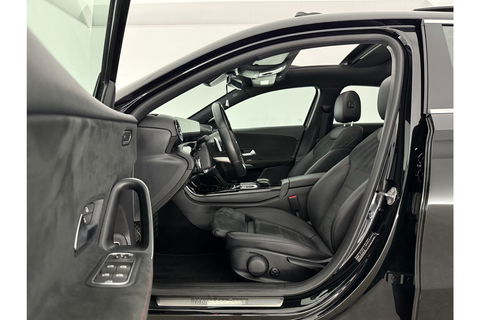 Mercedes-Benz A-Klasse 200 AMG 164PK Pano LED Virtual Clima Cruise Camera Carplay Navi PDC 18"LMV