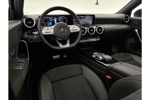 Mercedes-Benz A-Klasse 200 AMG 164PK Pano LED Virtual Clima Cruise Camera Carplay Navi PDC 18"LMV