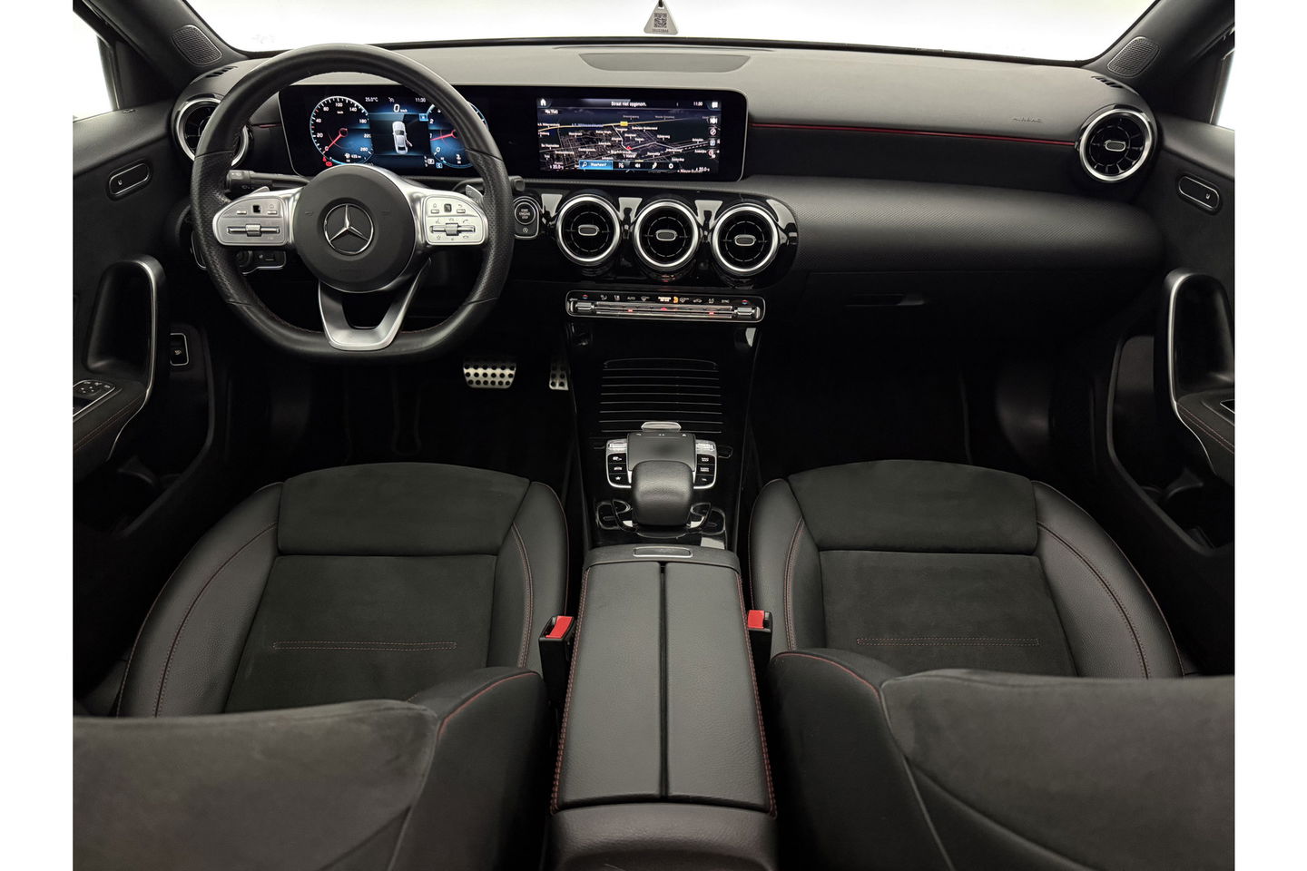 Mercedes-Benz A-Klasse 200 AMG 164PK Pano LED Virtual Clima Cruise Camera Carplay Navi PDC 18"LMV