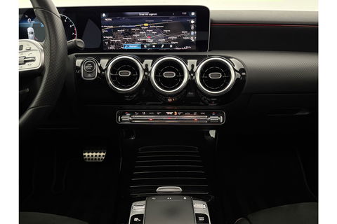 Mercedes-Benz A-Klasse 200 AMG 164PK Pano LED Virtual Clima Cruise Camera Carplay Navi PDC 18"LMV
