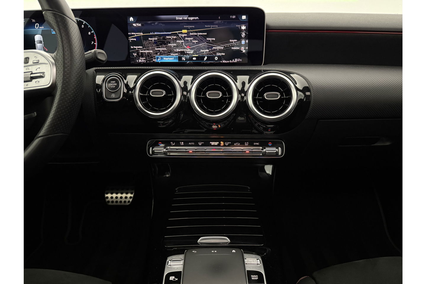 Mercedes-Benz A-Klasse 200 AMG 164PK Pano LED Virtual Clima Cruise Camera Carplay Navi PDC 18"LMV