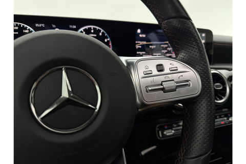 Mercedes-Benz A-Klasse 200 AMG 164PK Pano LED Virtual Clima Cruise Camera Carplay Navi PDC 18"LMV