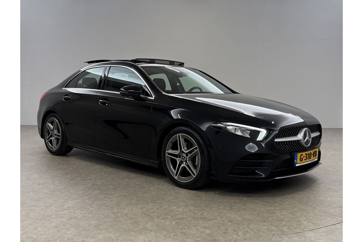 Mercedes-Benz A-Klasse 200 AMG 164PK Pano LED Virtual Clima Cruise Camera Carplay Navi PDC 18"LMV