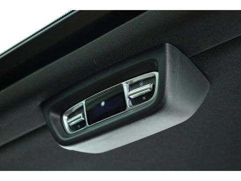 Mercedes-Benz V-Klasse 300d 4-MATIC Lang Avantgarde 7pers. | Pano | AMG Pack | Elek. schuideuren | 360cam | Stoelventi. | Burmester | Memory seats