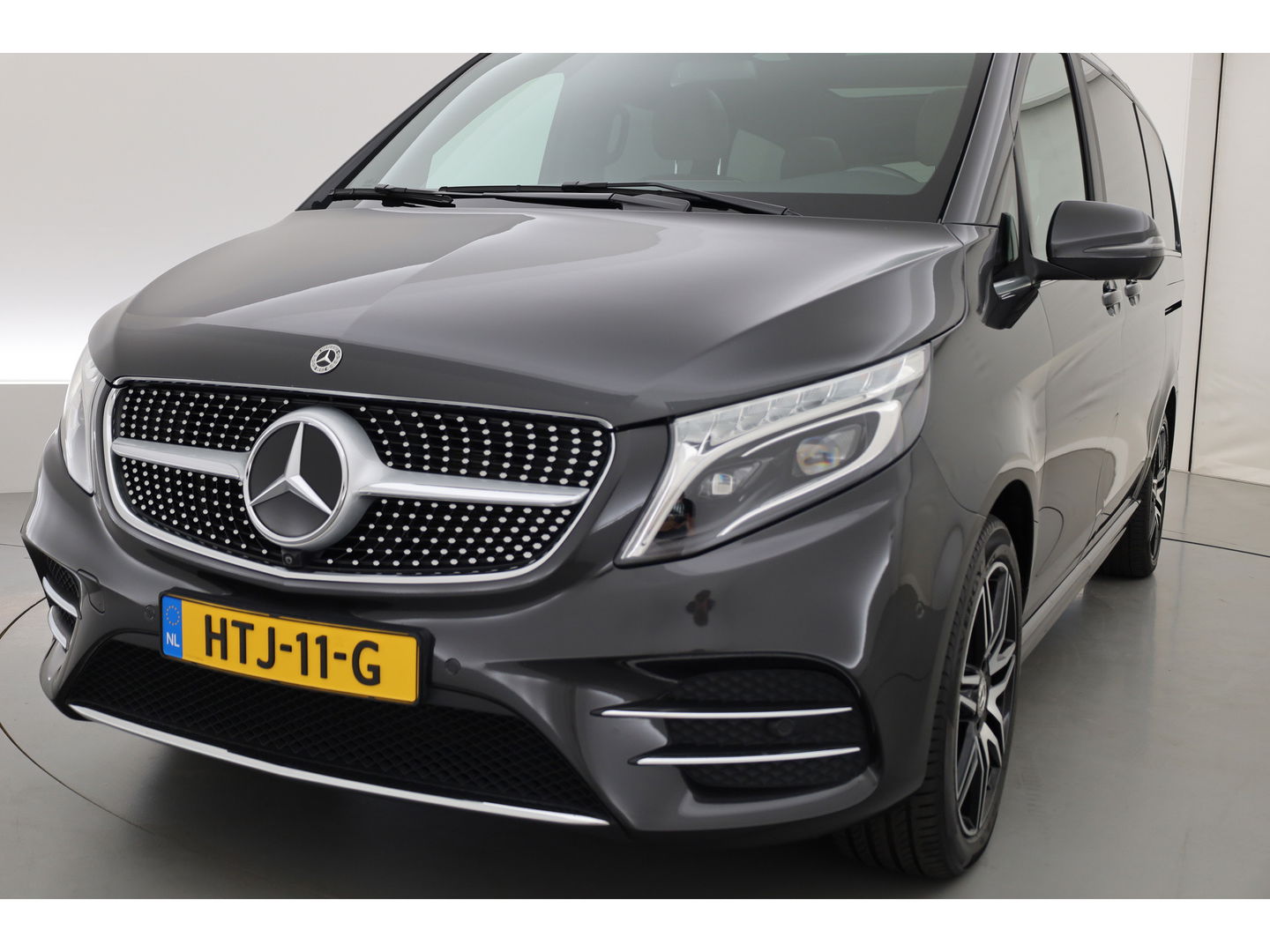 Mercedes-Benz V-Klasse 300d 4-MATIC Lang Avantgarde 7pers. | Pano | AMG Pack | Elek. schuideuren | 360cam | Stoelventi. | Burmester | Memory seats