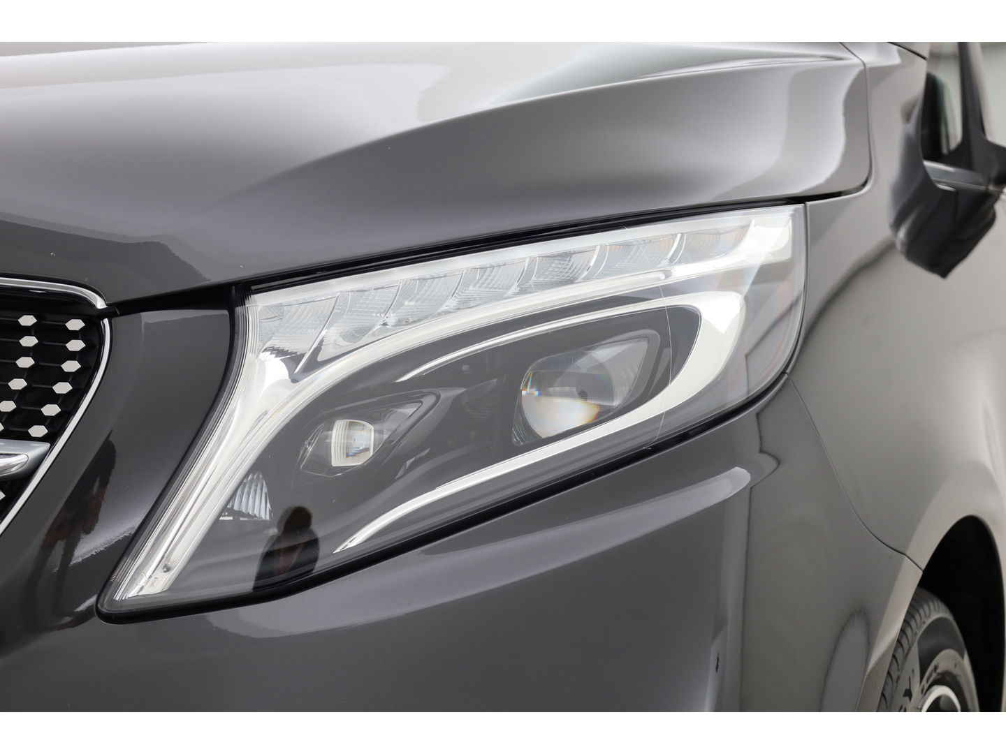 Mercedes-Benz V-Klasse 300d 4-MATIC Lang Avantgarde 7pers. | Pano | AMG Pack | Elek. schuideuren | 360cam | Stoelventi. | Burmester | Memory seats
