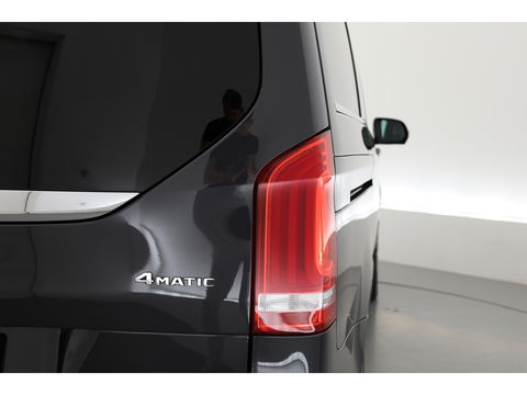 Mercedes-Benz V-Klasse 300d 4-MATIC Lang Avantgarde 7pers. | Pano | AMG Pack | Elek. schuideuren | 360cam | Stoelventi. | Burmester | Memory seats