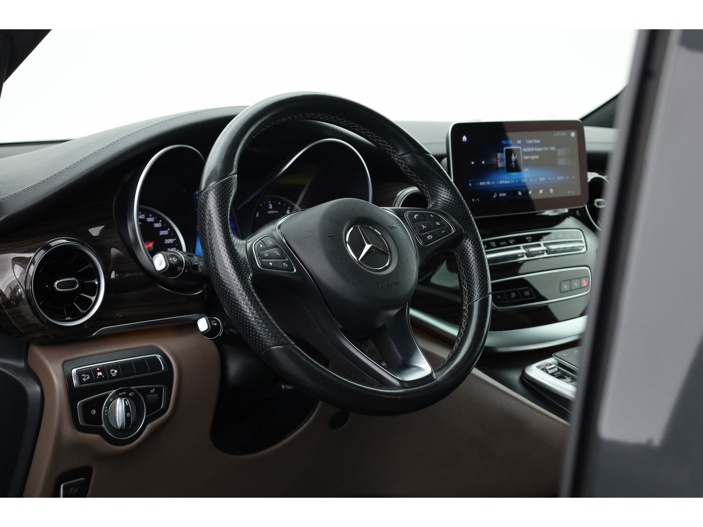 Mercedes-Benz V-Klasse 300d 4-MATIC Lang Avantgarde 7pers. | Pano | AMG Pack | Elek. schuideuren | 360cam | Stoelventi. | Burmester | Memory seats