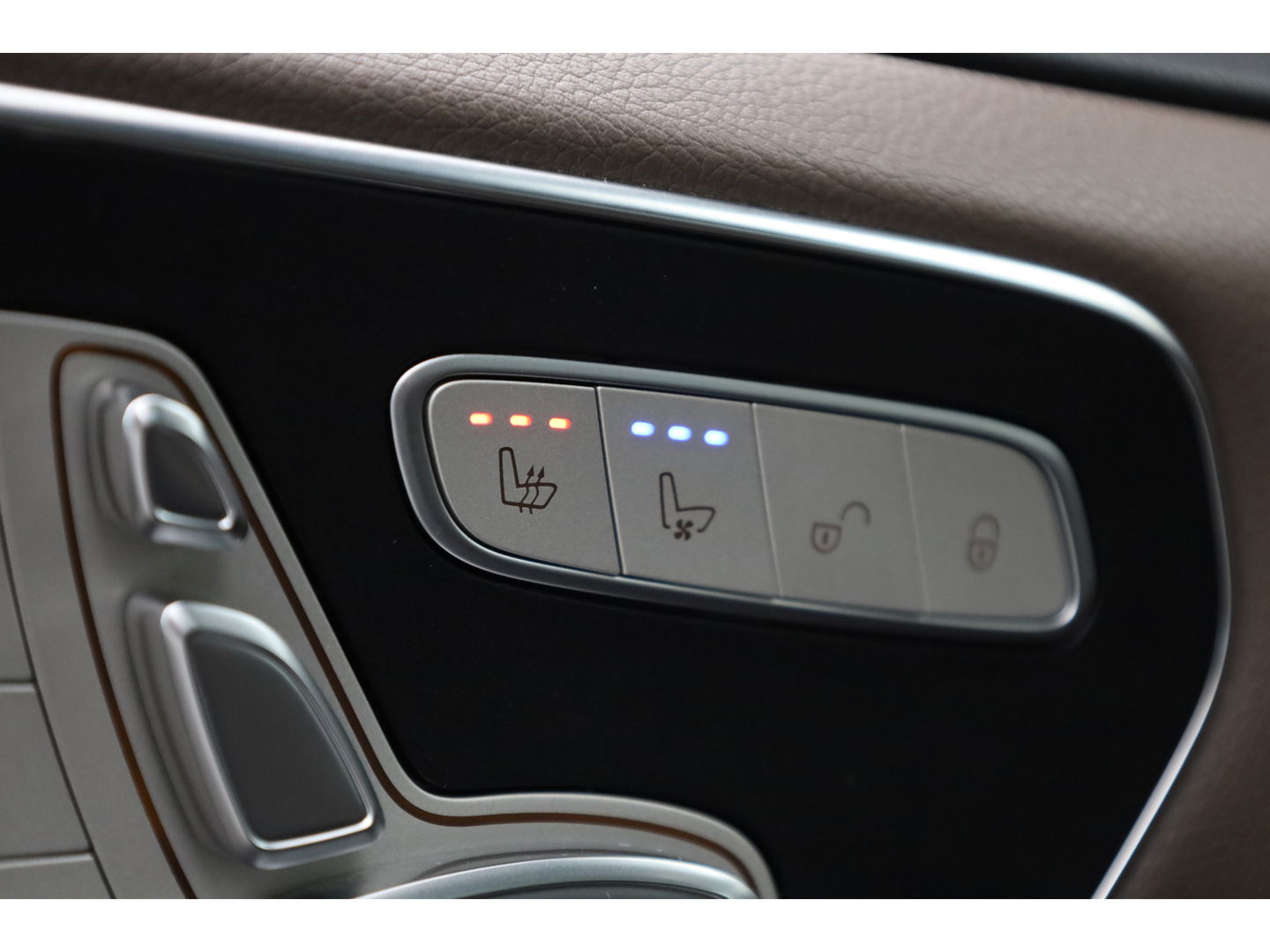 Mercedes-Benz V-Klasse 300d 4-MATIC Lang Avantgarde 7pers. | Pano | AMG Pack | Elek. schuideuren | 360cam | Stoelventi. | Burmester | Memory seats