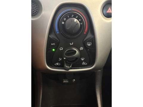 Toyota Aygo 1.0 VVT-i x-nav