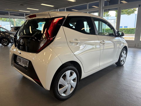Toyota Aygo 1.0 VVT-i x-nav