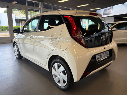 Toyota Aygo 1.0 VVT-i x-nav