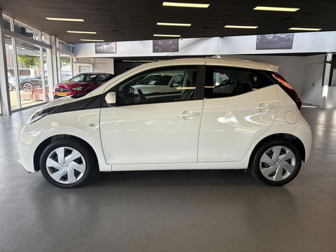 Toyota Aygo 1.0 VVT-i x-nav