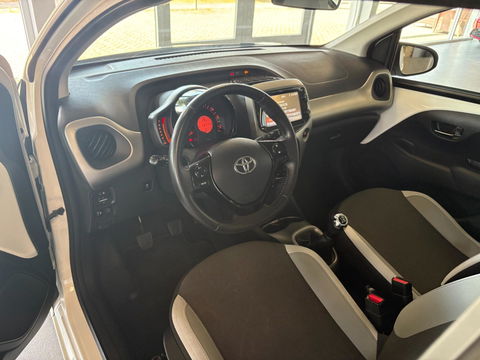 Toyota Aygo 1.0 VVT-i x-nav
