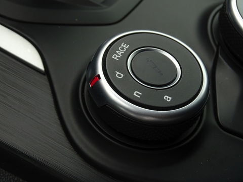 Alfa Romeo Stelvio 2.0 T 281PK AWD automaat Special Ed. Q4 / LED / 2018