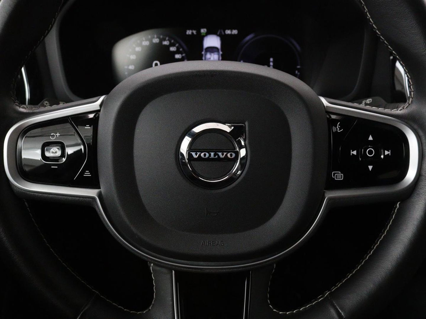 Volvo V60 2.0 T8 Recharge AWD R-Design | Trekhaak | Stoelverwarming | Camera | Harman/Kardon | Adaptive cruise | Memory | Carplay | Navigatie | 19'' lichtmetalen velgen