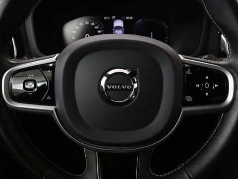 Volvo V60 2.0 T8 Recharge AWD R-Design | Trekhaak | Stoelverwarming | Camera | Harman/Kardon | Adaptive cruise | Memory | Carplay | Navigatie | 19'' lichtmetalen velgen