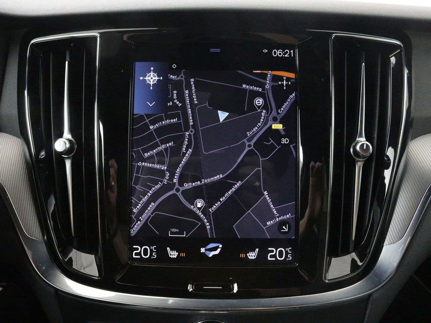 Volvo V60 2.0 T8 Recharge AWD R-Design | Trekhaak | Stoelverwarming | Camera | Harman/Kardon | Adaptive cruise | Memory | Carplay | Navigatie | 19'' lichtmetalen velgen