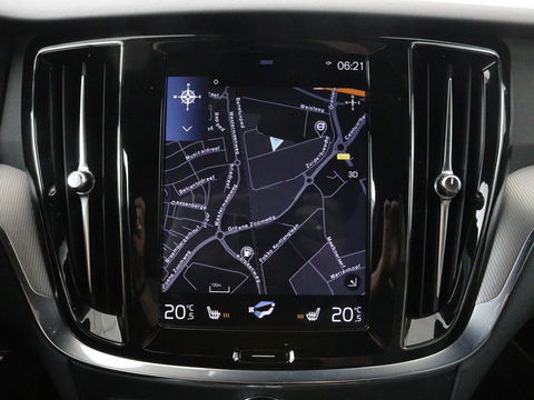 Volvo V60 2.0 T8 Recharge AWD R-Design | Trekhaak | Stoelverwarming | Camera | Harman/Kardon | Adaptive cruise | Memory | Carplay | Navigatie | 19'' lichtmetalen velgen